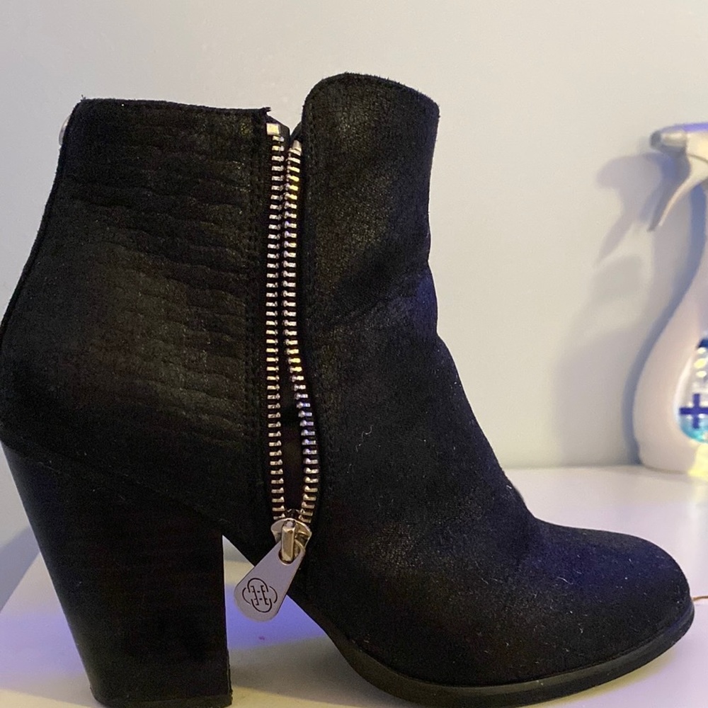 Daisy Fuentes boots